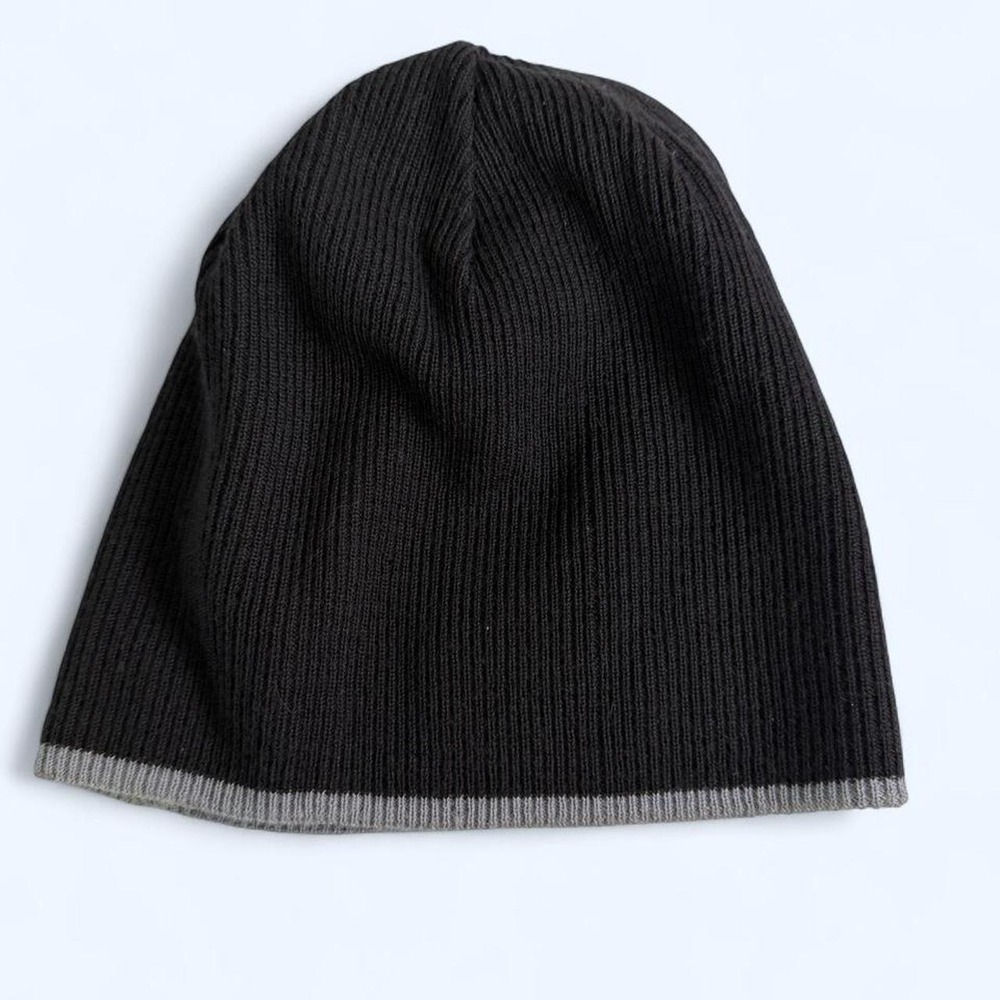 Mountain Hardwear Black Ribbed Knit Beanie w/ Grey Trim Gorpcore Activewear - Picture 2 of 4
